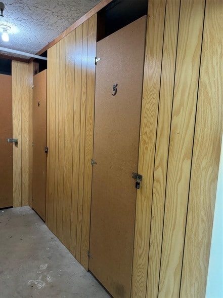 Building Photo - 3095 N Course Dr