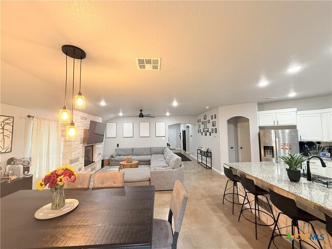 Building Photo - 741 Freedom Cir