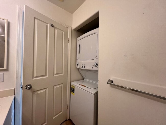 Building Photo - 75-6081 Alii Drive #BB203