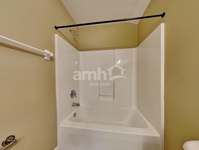 Building Photo - 447 Hartford Ct