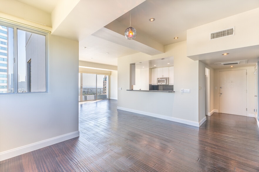 Building Photo - 10501 Wilshire Blvd