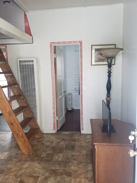 Building Photo - 131 Crowley Lake Dr