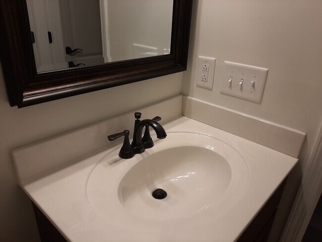 Building Photo - 1165 Bonnie Ln