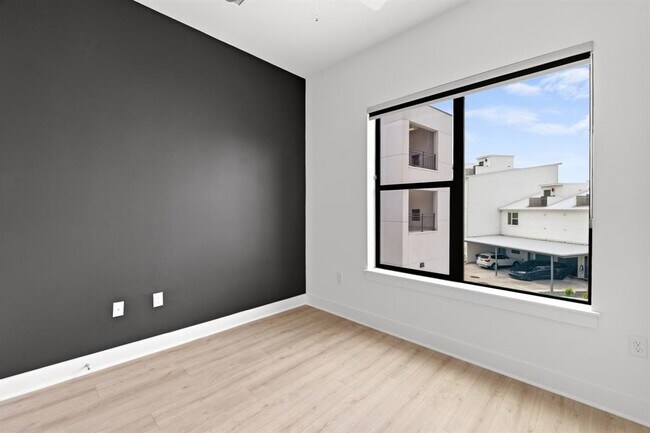 Building Photo - 3900 Berkman Dr