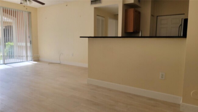 Building Photo - 8000 N Nob Hill Rd