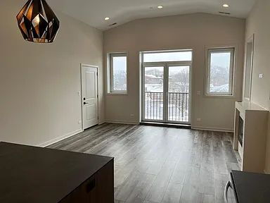 Building Photo - 790 E Irving Park Rd