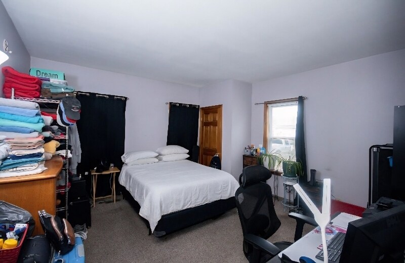 Building Photo - 105 Chestnut St