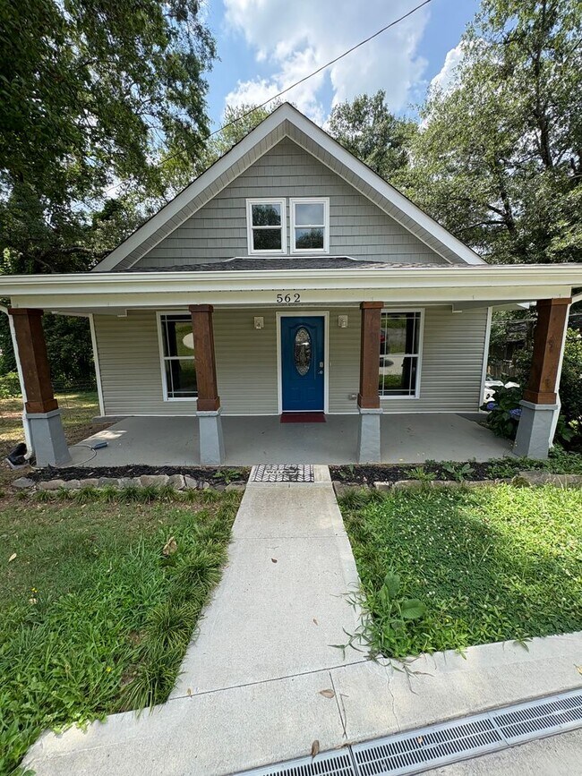 Primary Photo - 3 Bedroom 2 Bath Home in Greenville
