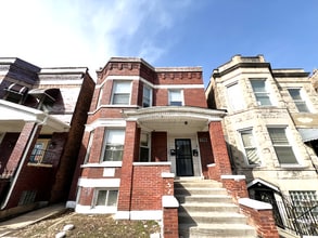 Building Photo - 6630 S Rhodes Ave
