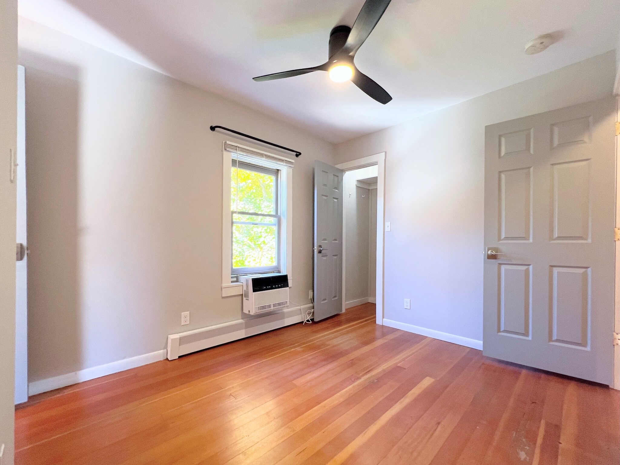 Building Photo - 1768 1/2 W 3rd Ave