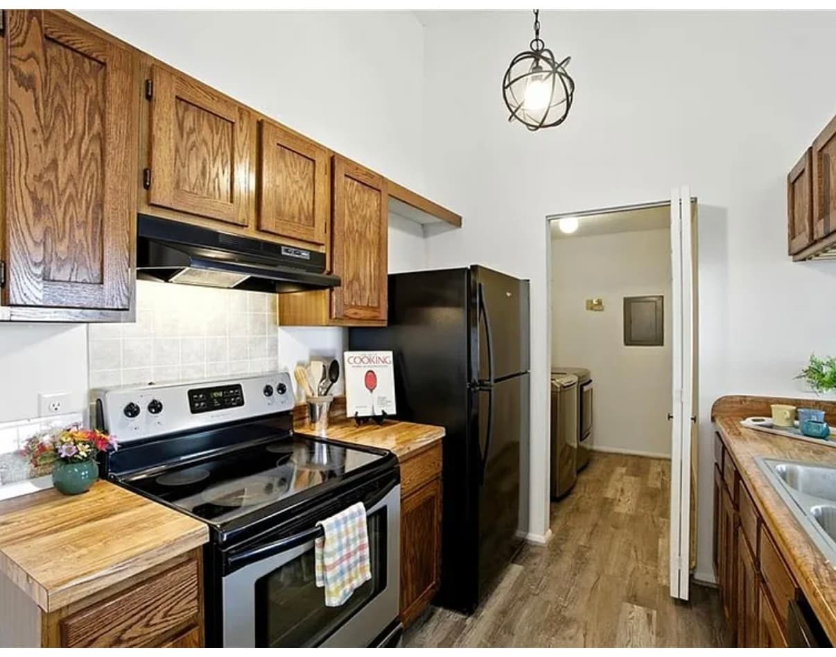 Building Photo - 607 Pylon Ct