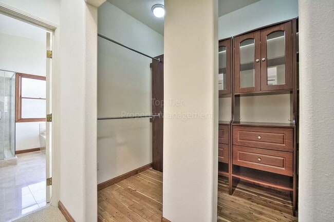 Building Photo - Luxurious 4 bed / 3.5 bath / 3,276 sqft Ho...