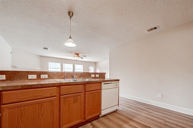 Building Photo - 7218 Fox Cub Ln