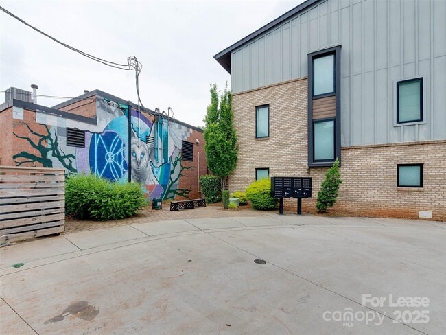 Building Photo - 225 Domain Way