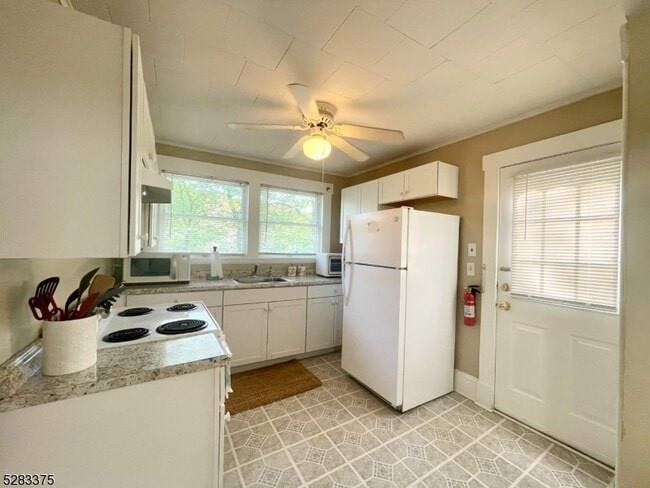 Building Photo - 255 Paterson Hamburg Turnpike