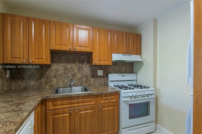 Building Photo - 13120 SW 92nd Ave