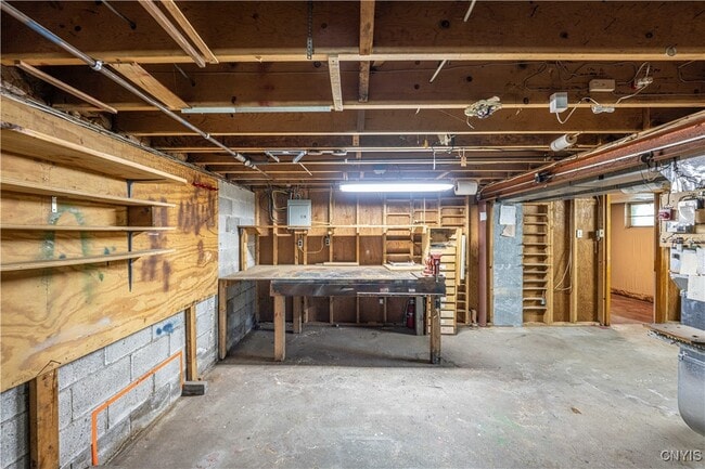 Building Photo - 8686 Maple Ln