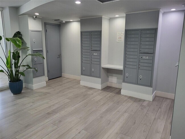 Building Photo - 9125 SW 77th Ave