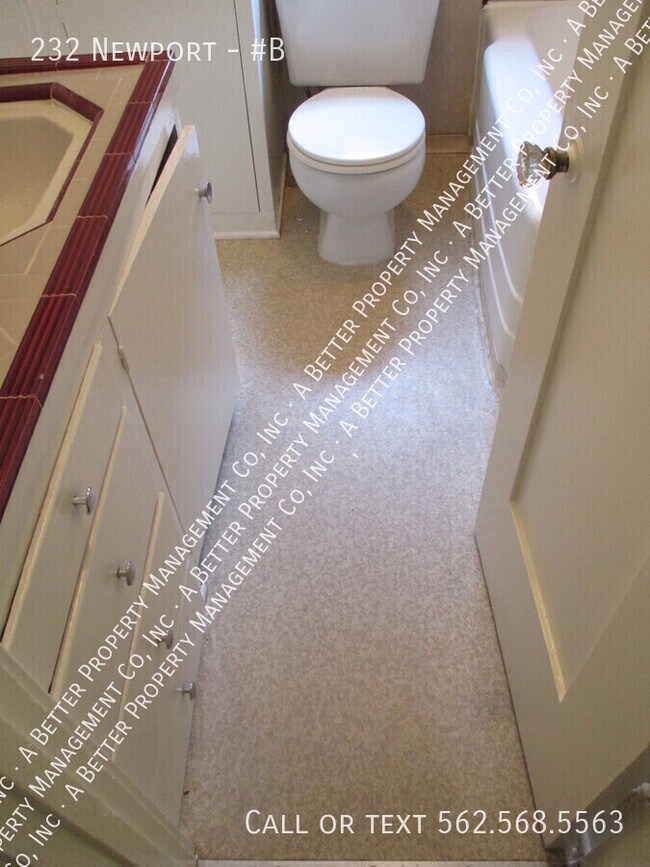 Building Photo - 232 Newport-#B