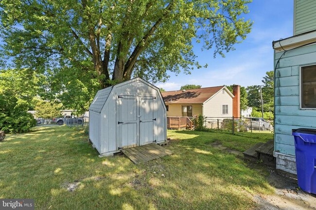 Building Photo - 815 N Maple Ave