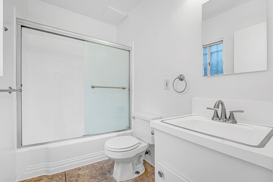 Building Photo - 744 S Windsor Blvd