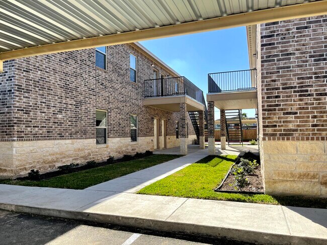 Building Photo - 3807 S Veterans Blvd