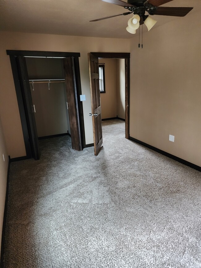 Building Photo - 108 Welch St