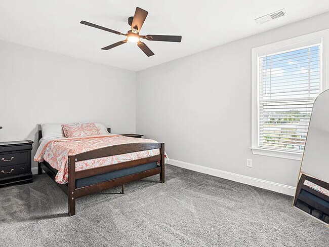 Building Photo - Lease OR Lease to Own