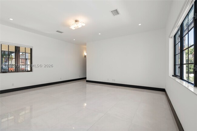 Building Photo - 519 Alhambra Cir