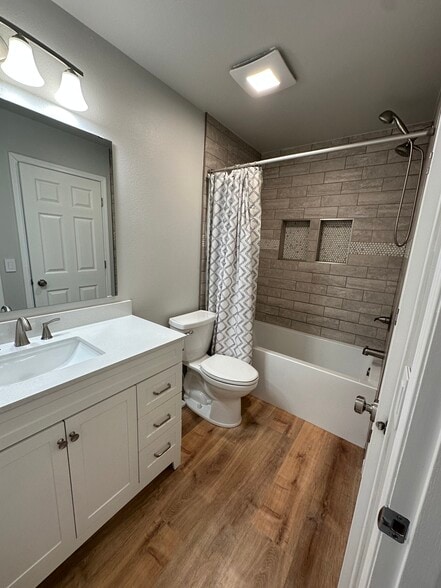 Building Photo - 1055 E Klatt Rd