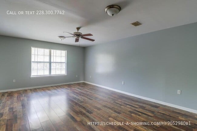 Building Photo - 124 30th 1/2 St-A