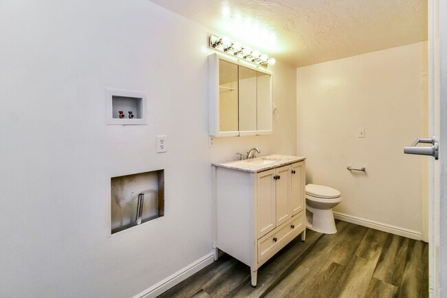 Building Photo - Cozy 2 Bed, 1 Bath and Pet-Friendly Home w...