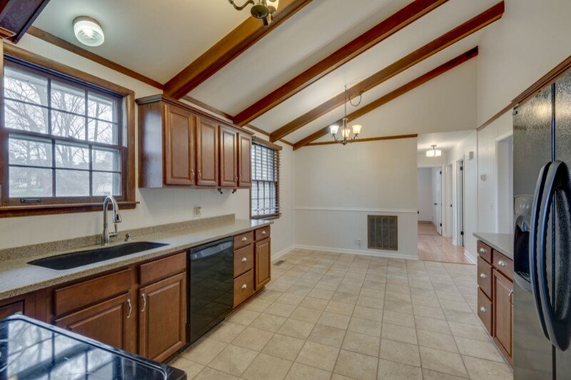 Building Photo - 5413 Country Dr