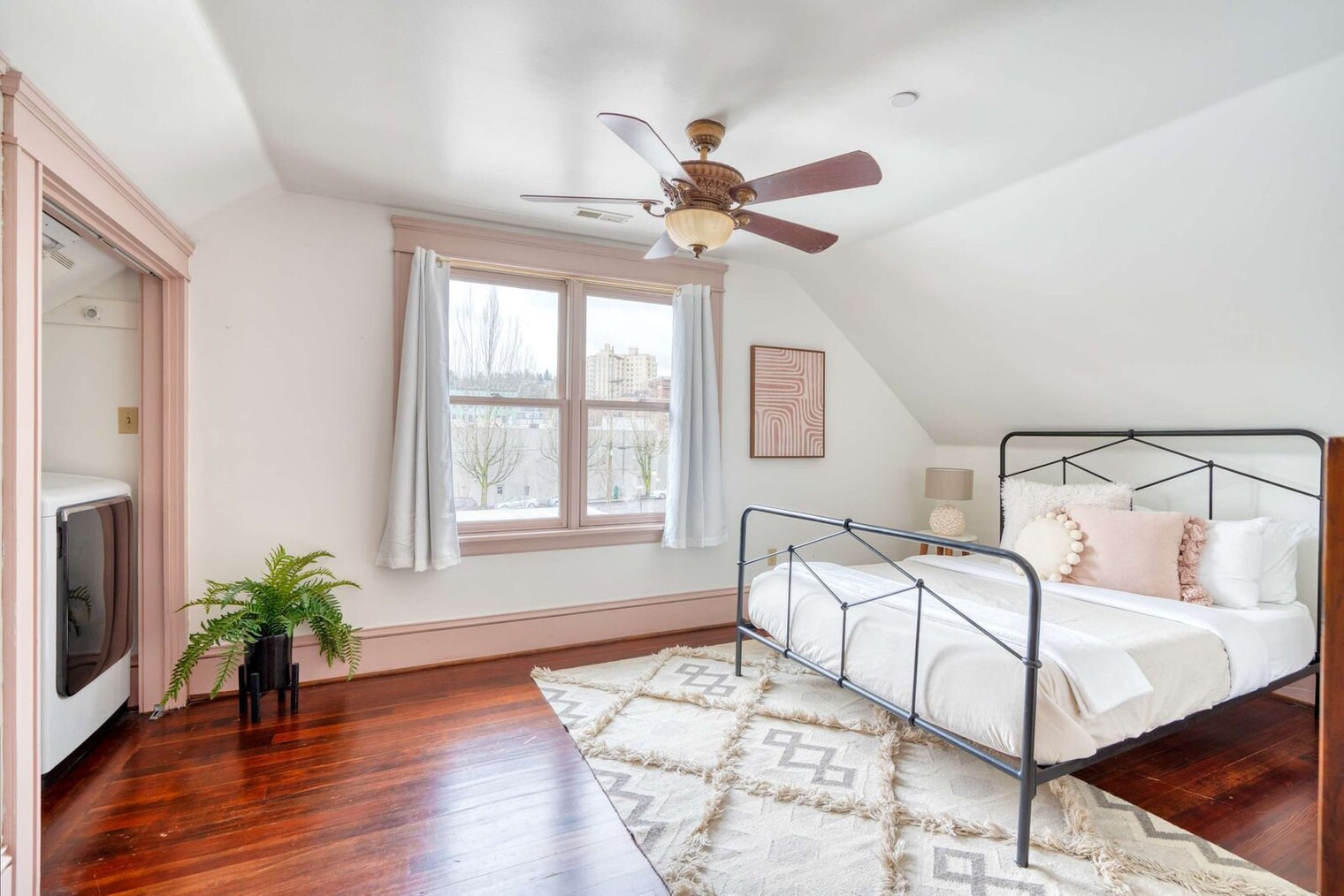 Building Photo - 2104 NW Everett St