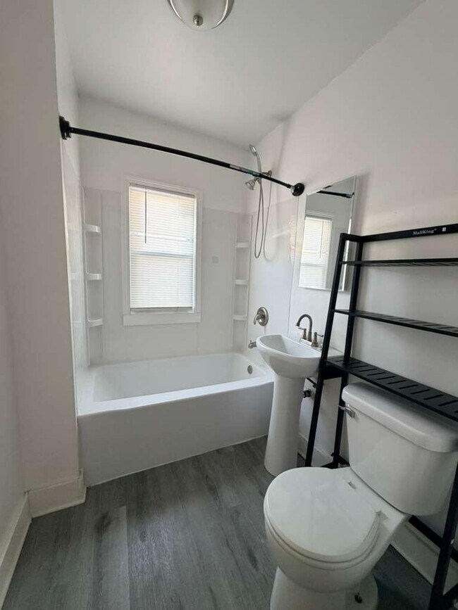 Building Photo - 2215 N 15th St