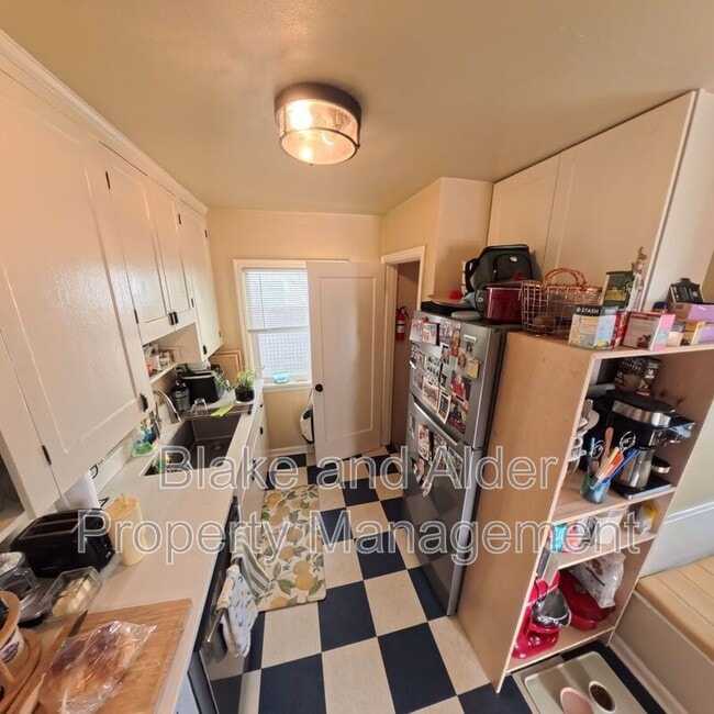 Building Photo - 1333 N Alberta St