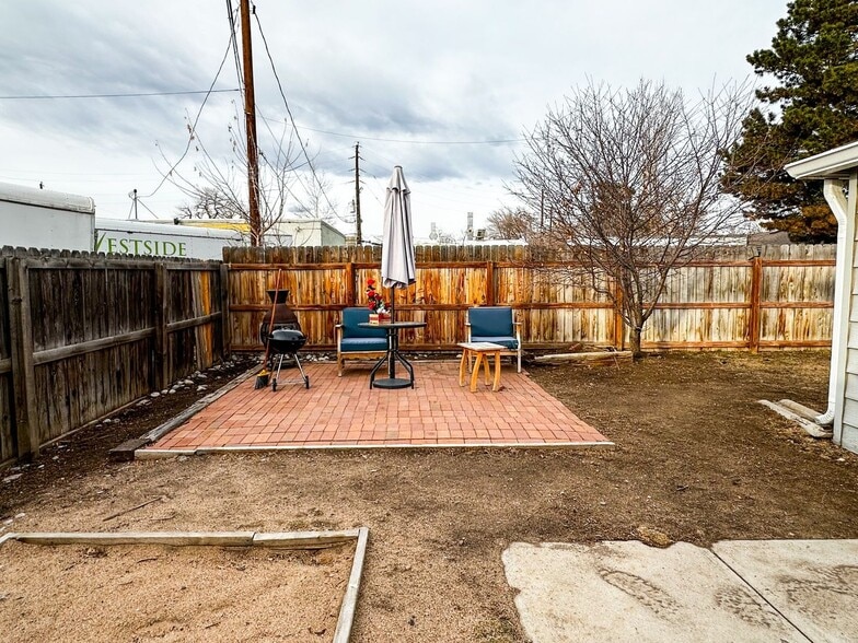 Building Photo - 1611 Carr St