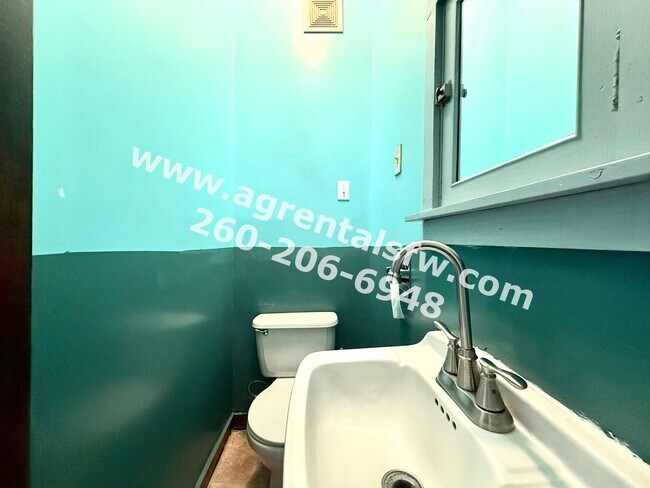 Building Photo - 116 E Pontiac St