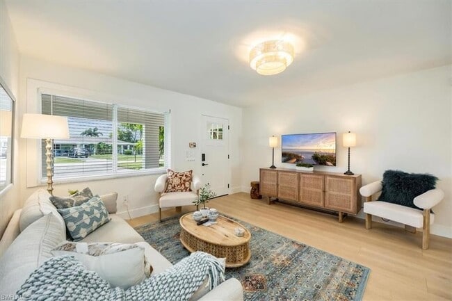 Building Photo - 4523 Fluvia Ave