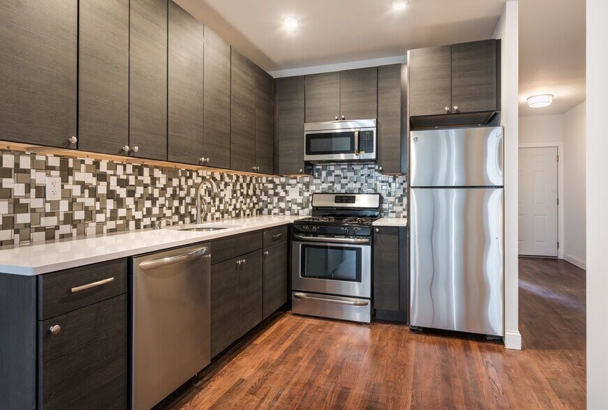 Kitchen - 712 Lexington Ave