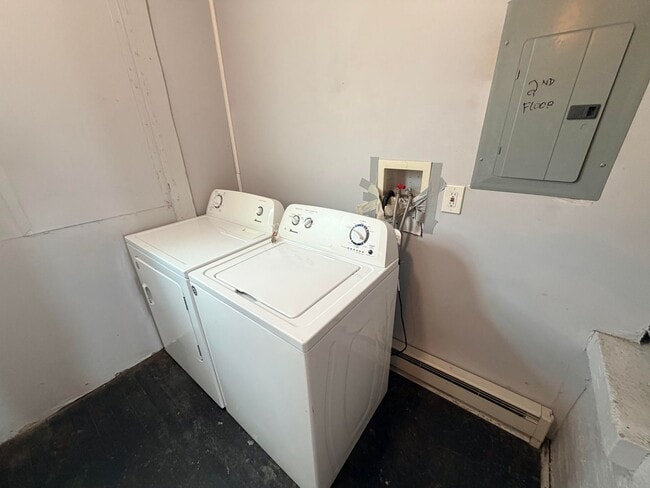 Building Photo - 276 3rd St