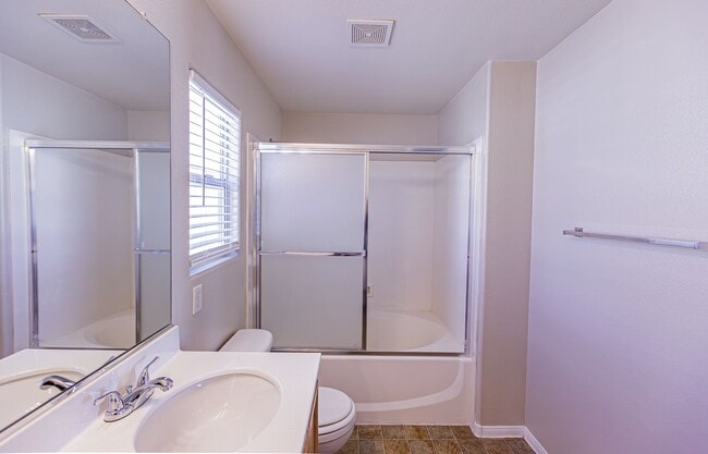 Building Photo - 4 Bedroom home located in Silverado Ranch