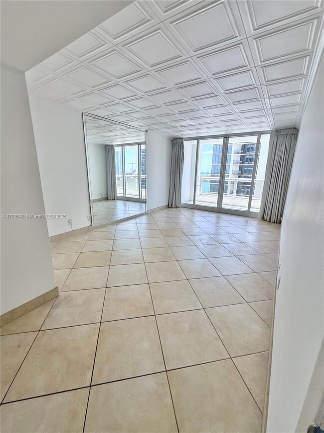 Building Photo - 1717 N Bayshore Dr