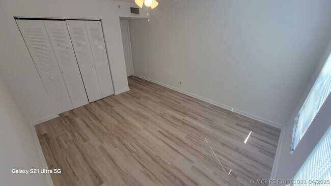 Building Photo - 1220 Villa Cir