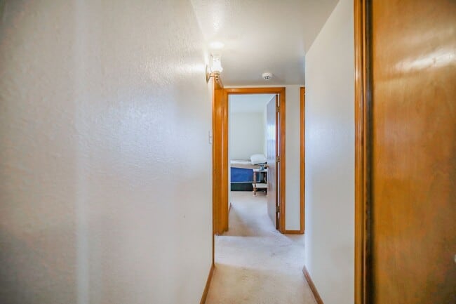 Building Photo - Spacious 3 Bedroom 2 bath with Solar Panels