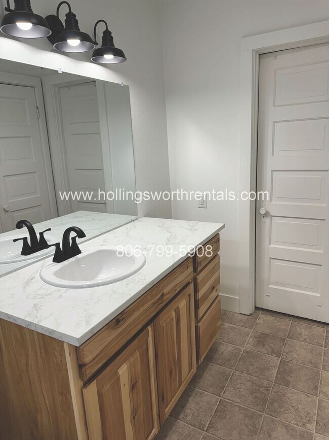 Building Photo - Remodeled and updated Efficiency in Tech Terrace