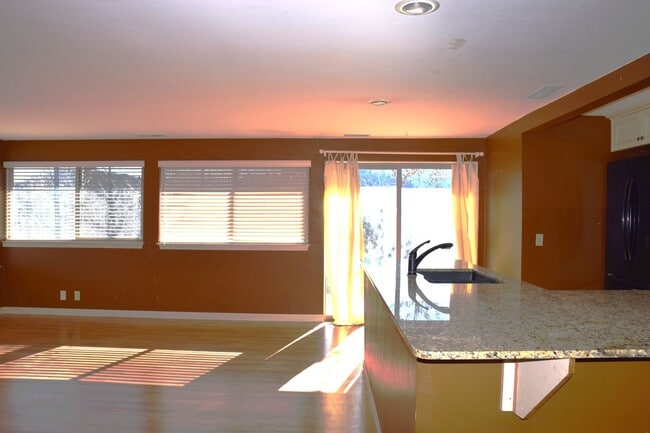 Building Photo - Cozy Home in Jeremy Ranch
