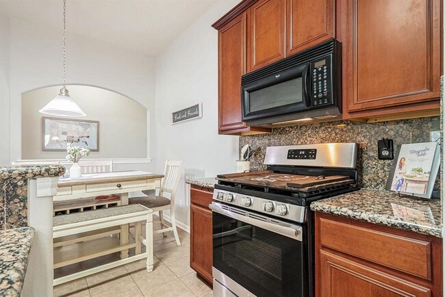 Building Photo - 12107 Lakewood Villa Dr
