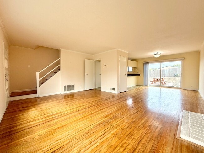 Building Photo - Renovated Single-Family Home in Pacifica!