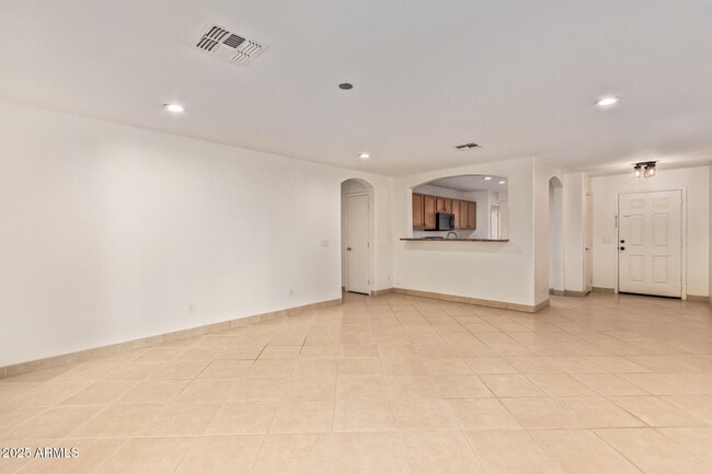 Building Photo - 1609 E Beautiful Ln